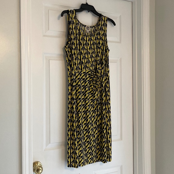size PM, bust is up to 38” inches, Anne Klein wrap dress, like new condition - Picture 6 of 10